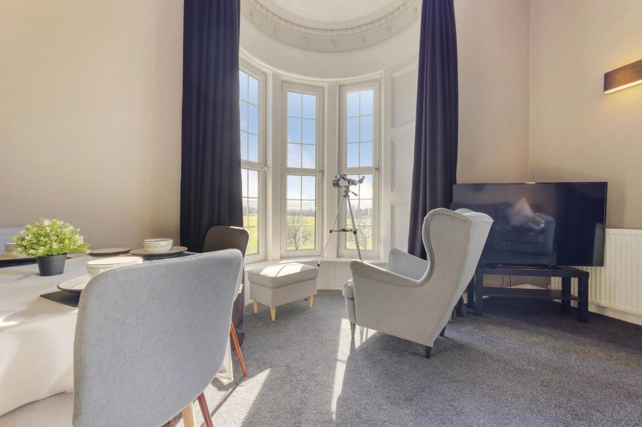 Beautiful 2 To 3 Bed Apartment With Stunning Views! Ayr Kültér fotó