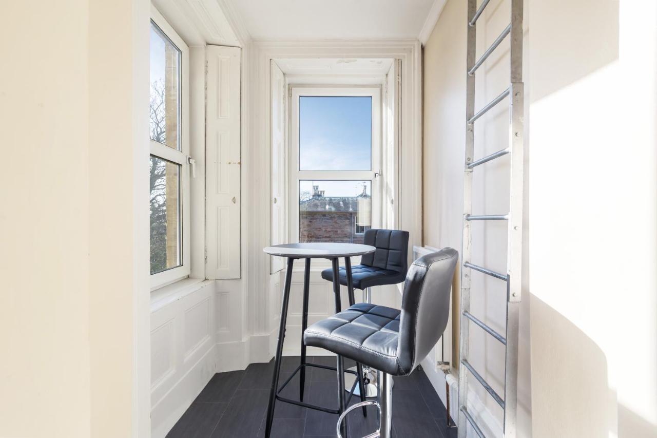 Beautiful 2 To 3 Bed Apartment With Stunning Views! Ayr Kültér fotó